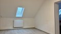Zimmer mit Durchgang zum nächsten Zimmer DG 