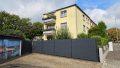 Hausansicht, Garage und Stellplatz