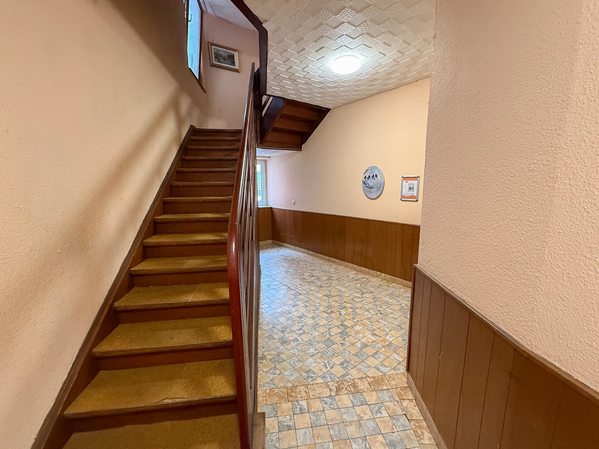 Treppenhaus Haus links
